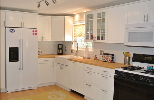 Mashpee Cottage | Charming Poppy Cottage - Walk to Beach, Central AC!
