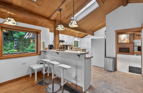 West Hills House | Charming Portland Getaway Backyard Library