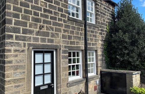 Horsforth House | Charming pottery barn conversion 2 mins from Horsforth train station.