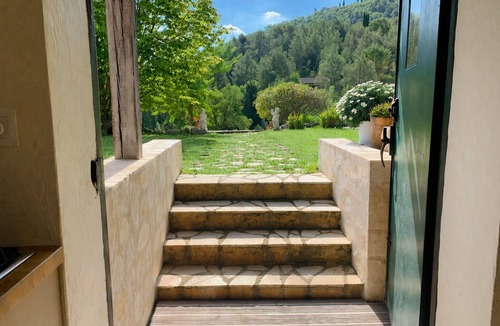 Le Bar-sur-Loup Cottage | Charming Private Cottage with Garden & Parking in Bar-sur-Loup