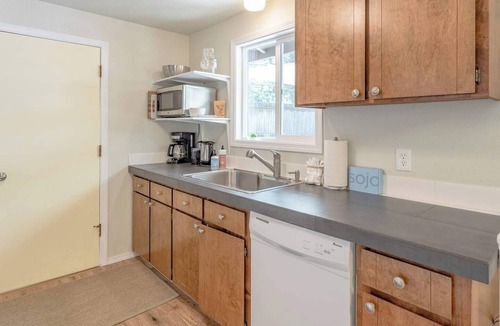 Larkspur House | Charming, private 2-bedroom house with WiFi, AC in convenient Bend neighborhood.
