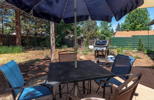 Larkspur House | Charming, private 2-bedroom house with WiFi, AC in convenient Bend neighborhood.