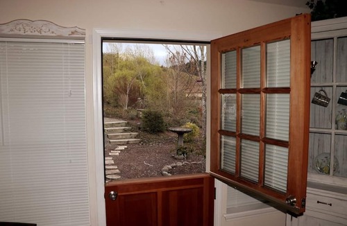 Myrtle Creek Cottage | Charming, Private Cottage near I-5 and Golf Course.