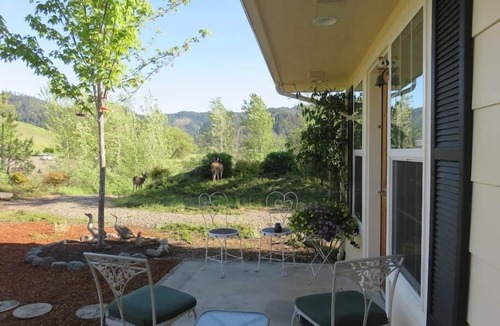 Myrtle Creek Cottage | Charming, Private Cottage near I-5 and Golf Course.