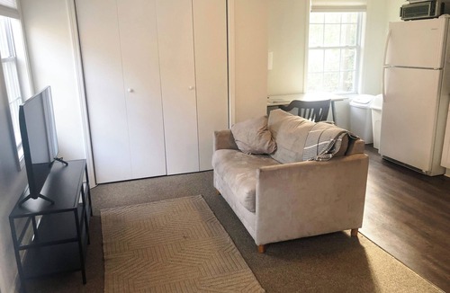 Lavista Park Cottage | Charming & Private Carriage House (downstairs)