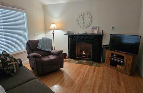 Myrtle Creek House | Charming, Private Cottage in Myrtle Creek