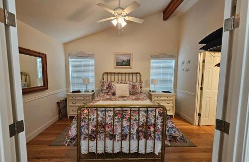 Myrtle Creek House | Charming, Private Cottage in Myrtle Creek