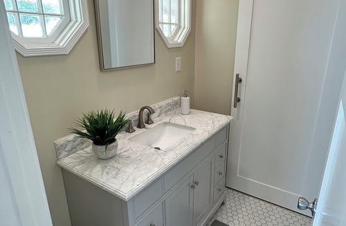 Burbank House | Charming private guest house in delightful Burbank near Disney & Ranch Studios
