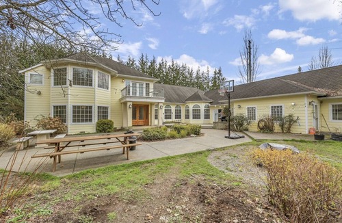 Smokey Point House | Charming Private home with access to everything within 1 mile