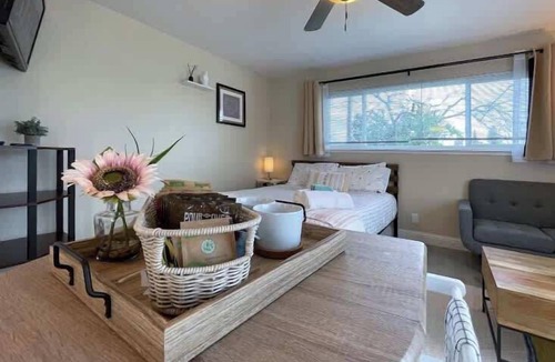 Arden-Arcade House | Charming Private Studio near the river