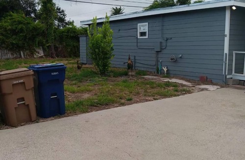 Flour Bluff House | Charming, private house minutes from PADRE ISLAND Corpus Christi. 2 full baths