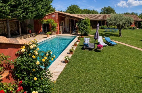 La Bruguiere Villa | Charming Property with Pool and Jacuzzi, 10 Minutes from Uzès