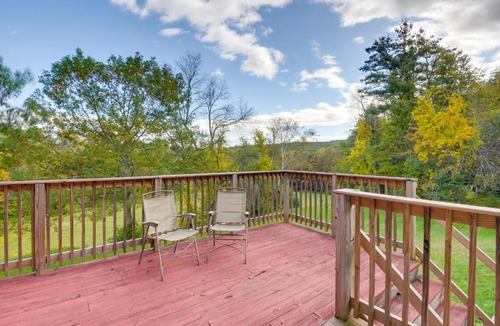 Putney House | Charming Putney Home: Porch, Grill & Hiking Trails