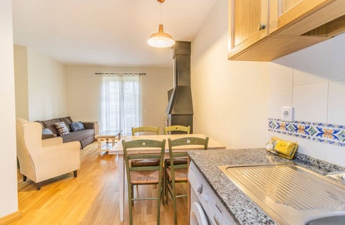 Linsoles Apartment | Charming Pyrenean Flat with Terrace, Views & Pool