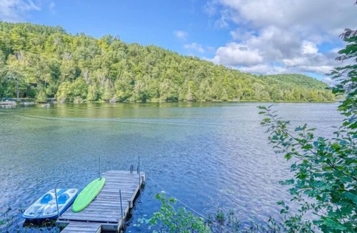 Val-des-Monts House | Charming & quaint cottage overlooking Lac McArthur