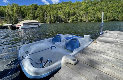 Val-des-Monts House | Charming & quaint cottage overlooking Lac McArthur
