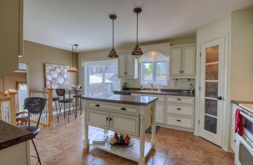 Sainte-Julie Villa | Charming Quality House 10 mins from ski, Private Pool Summer