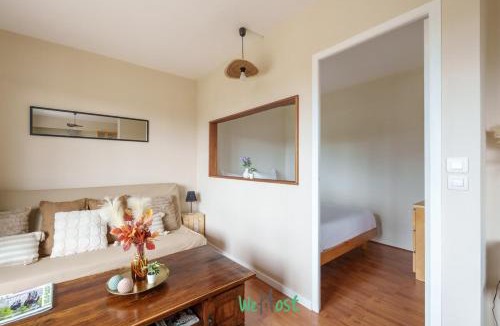 Faubourg-Raines Apartment | Charming quiet accommodation with balcony and parking