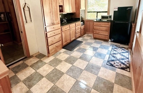 Port Orford Cottage | Charming Quiet custom cottage!nPing Pong, Ninja Warrior setup!nFirepit, orchard!