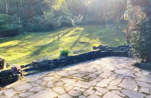 Port Orford Cottage | Charming Quiet custom cottage!nPing Pong, Ninja Warrior setup!nFirepit, orchard!