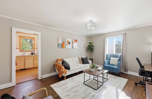 East Raleigh House | Charming Raleigh Retro House: King Bed, Pet Friendly, Near Downtown & WakeMed