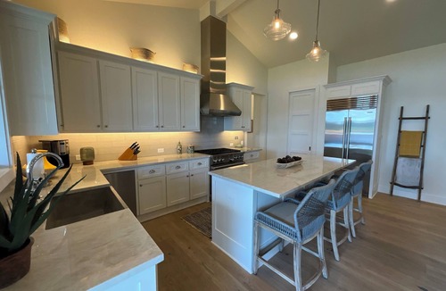 Athens House | Charming Ranch Cottage/Pasture Views & Porch