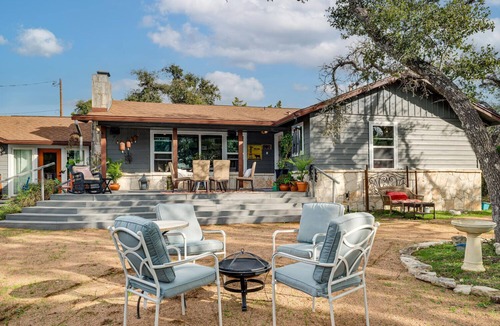 Austin House | Charming ranch house near wedding venues,wineries, breweries, HEB, Austin Zoo