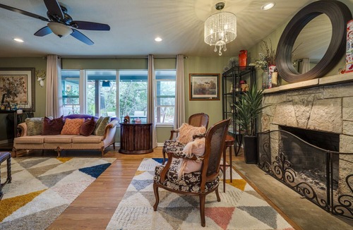 Austin House | Charming ranch house near wedding venues,wineries, breweries, HEB, Austin Zoo