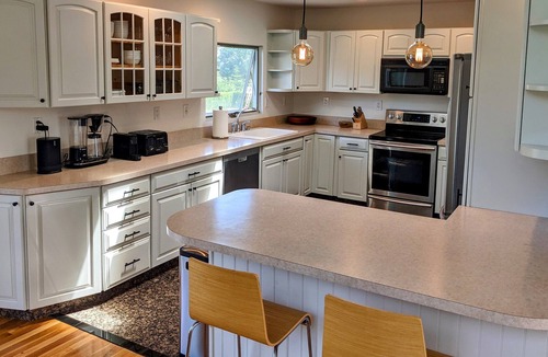 Orient House | Charming ranch house with pool, steps to beach