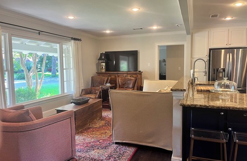Hollywood - Santa Monica House | Charming Ranch - Near it All in East Dallas!