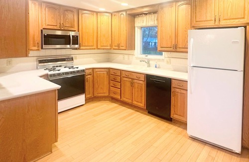 Ellisville House | Charming Ranch Retreat: 3 Bed, 2 Bath in Ballwin