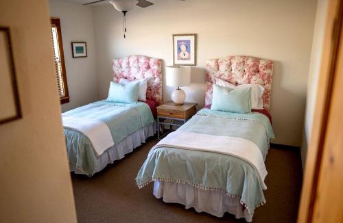 New Ulm House | Charming Ranch-Style House Filled with Antiques near Round Top, Texas