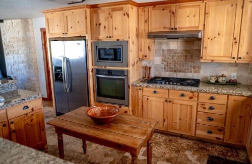 New Ulm House | Charming Ranch-Style House Filled with Antiques near Round Top, Texas