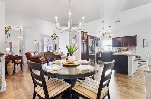 South Tulsa House | Charming Re-Designed South Tulsa Retreat Offers A Tranquil Stay!