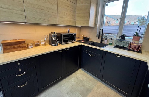 Reading House | Charming Reading Garden House Pet Friendly