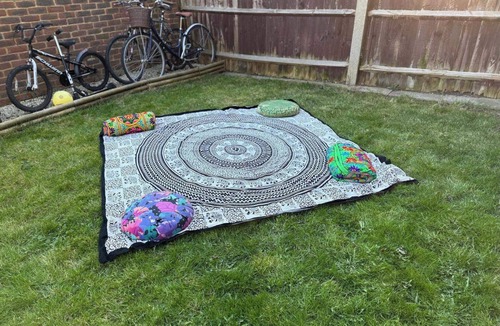 Reading House | Charming Reading Garden House Pet Friendly