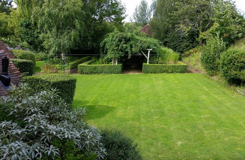 Sheffield Green Cottage | Charming refurbished cottage, Ashdown Forest, excellent pub