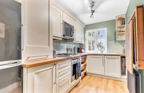 Reigate Cottage | Charming Reigate Cottage Retreat