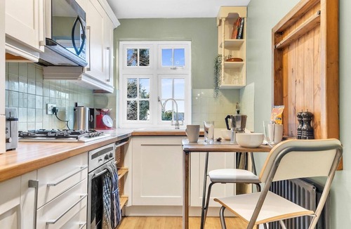 Reigate Cottage | Charming Reigate Cottage Retreat