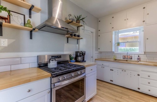 Feldman's House | Charming remodeled bungalow. Close to UofA, Banner, Downtown