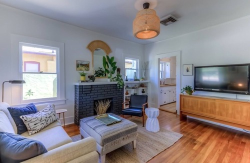 Feldman's House | Charming remodeled bungalow. Close to UofA, Banner, Downtown