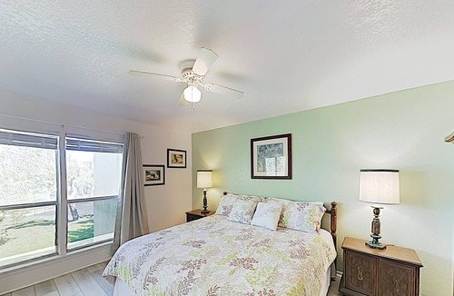 Sailhouse Condo | Charming Remodeled Condo w/ Pool, Pier & Private Balcony