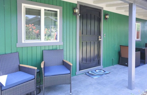 North Oak Park House | Charming Remodeled Studio Retreat w Front Garden