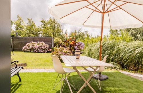 Bourgneuf-en-Retz Cottage | Charming Renovated Barn with Pool and WiFi