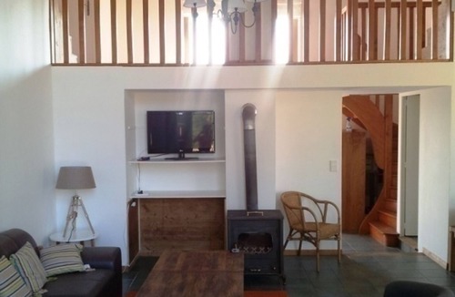 Bressolles Cottage | Charming Renovated Barn with Panoramic Views