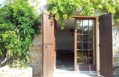 Bressolles Cottage | Charming Renovated Barn with Panoramic Views