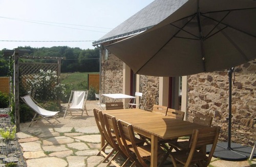 Nort-sur-Erdre Cottage | Charming Renovated Barn with Private Pond near Nantes