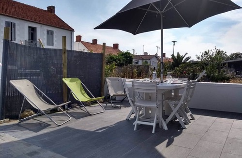 La Gueriniere House | Charming Renovated House, 300m from Beach, Terrace, Parking, Sleeps 5