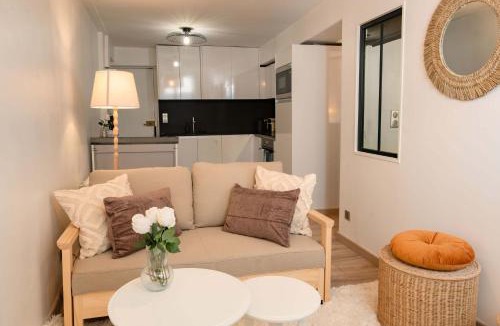 Quartier Sainte-Avoye Apartment | Charming Renovated 1BR Marais Pompidou