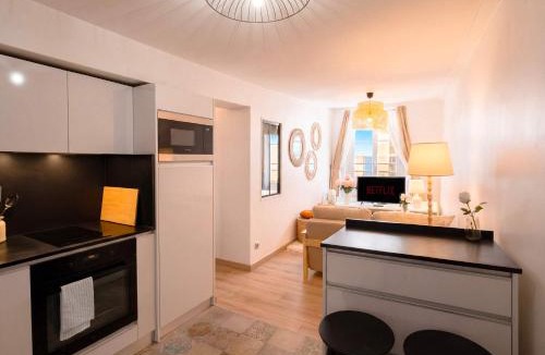 Quartier Sainte-Avoye Apartment | Charming Renovated 1BR Marais Pompidou